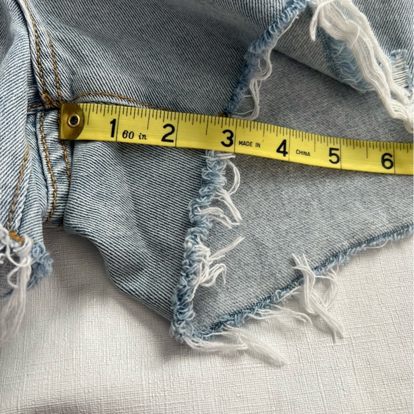 Shein High Waisted Distressed Raw Hem Jean shorts Size 32 - Picture 4 of 8